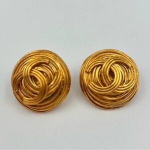 CHANEL Gold Twisted Earrings